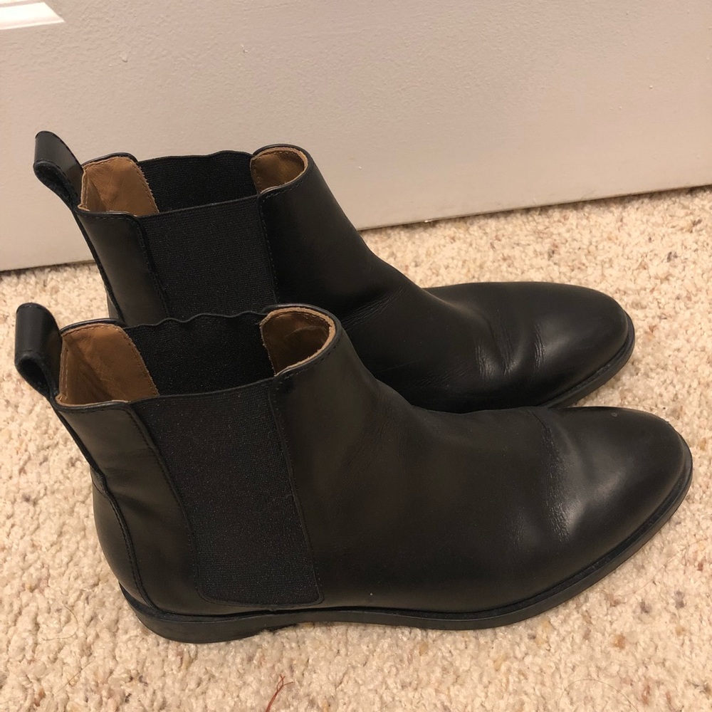Everlane modern Chelsea boots. Size 7.